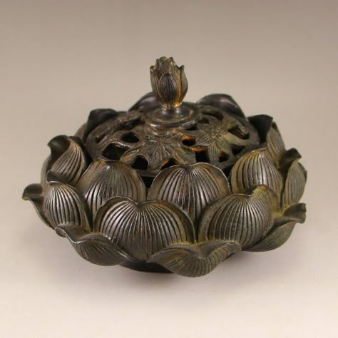 Chinese Qing Dynasty Bronze Lotus Flower Incense Burner Beautiful Incense Burner, Censer Ceramic, Lotus Incense Holder, Lotus Sculpture, Chinese Incense, Chinese Incense Burner, Japanese Style House, Chinese Bronze, Vedic Art