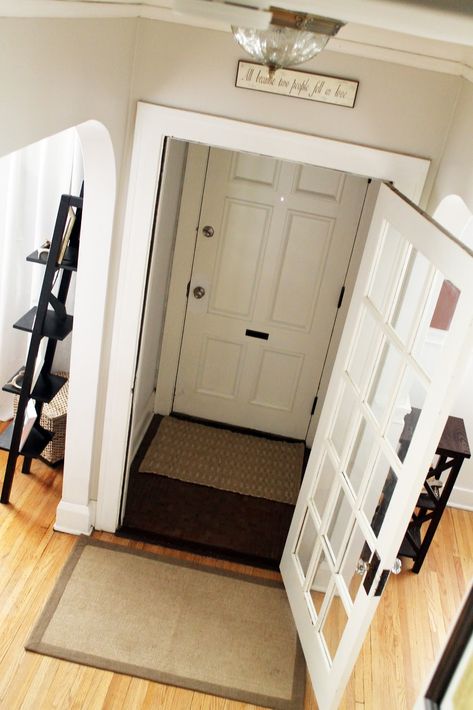 A vestibule /ˈvɛstᵻbjuːl/ is an anteroom (antechamber) or small foyer leading into a larger space, such as a lobby, entrance hall, passage, etc., for the purpose of waiting, withholding the larger space view, reducing heat loss, providing space for outwear, etc. Anteroom Ideas, Foyer Room, Sas Entree, Small Foyer, Grey Headboard, Small Entryways, Porch Entry, Home Upgrades, Ikea Diy