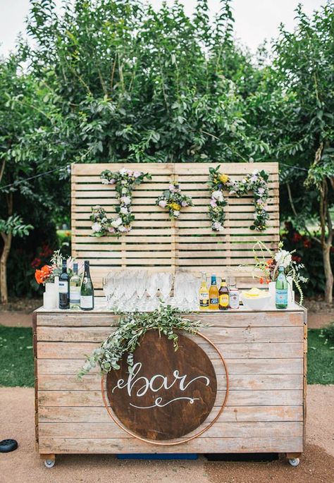 Wedding Drink Bar, Drink Stations, Wedding Drink Station, Wedding Backyard Reception, Diy Wedding Reception, Decoration Evenementielle, Rustic Wedding Decorations, Banquet Decorations, Drink Station