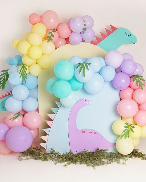 Girl Dinasour Party, Pastel Dinosaur Party, Mickey Rey, Three Rex Birthday, Girl Dinosaur Birthday, Dinosaur Party Decorations, Birthday Pinata, Dino Birthday Party, Third Birthday Party