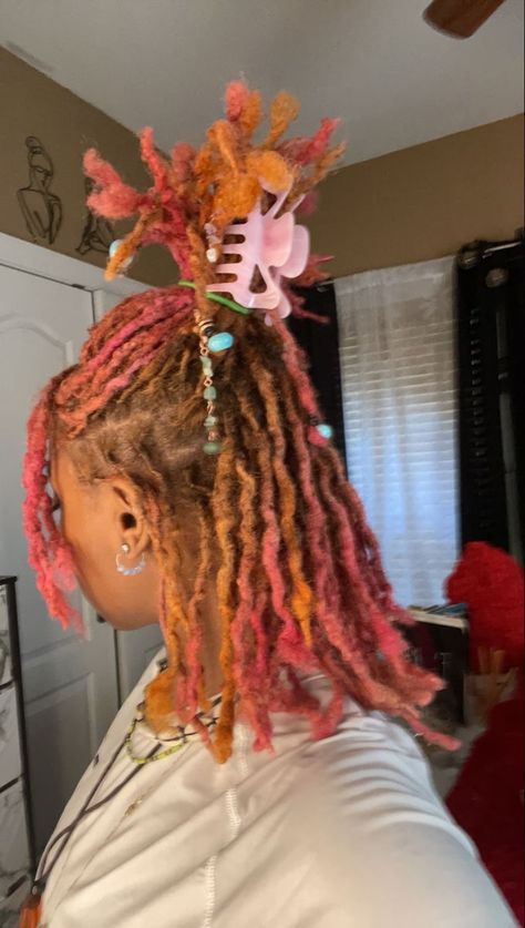 Colored Hair Styles For Black Women, Strawberry Shortcake Locs, Cool Loc Hairstyles, Mixed Color Locs, Pink And Blond Locs, Loc Color Combo Ideas, Orange And Pink Locs, Color Combos For Locs, Honey Blonde And Pink Locs