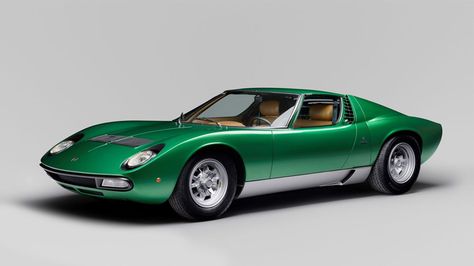 The winner of the 2016 Goodwood Cartier Style et Luxe Concours d’Elegance, this 1971 Lamborghini Miura... Lamborghini Miura Sv, Aston Martin Db5, Aston Martin Vanquish, Lamborghini Miura, Pagani Zonda, Lamborghini Veneno, Datsun 240z, Lamborghini Cars, Lamborghini Countach