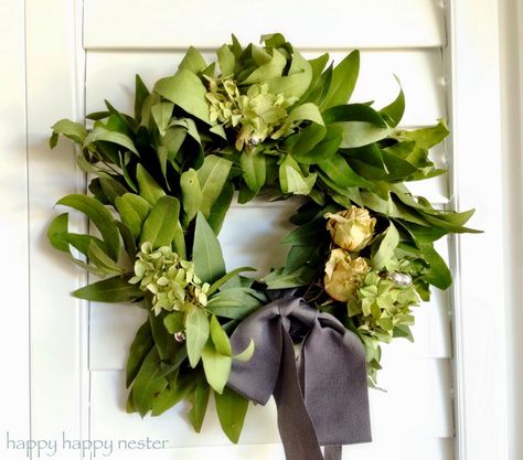 How to Make a Bay Leaf Wreath. Easy instructions on how to make a basic wreath. Leaf Wreath Diy, Bay Leaf Wreath, Advent Wreaths, Bungalow Ideas, Diy Christmas Village, Fun Wreath, Winter Decorating, Easy Paper Flowers, Cone Christmas Trees