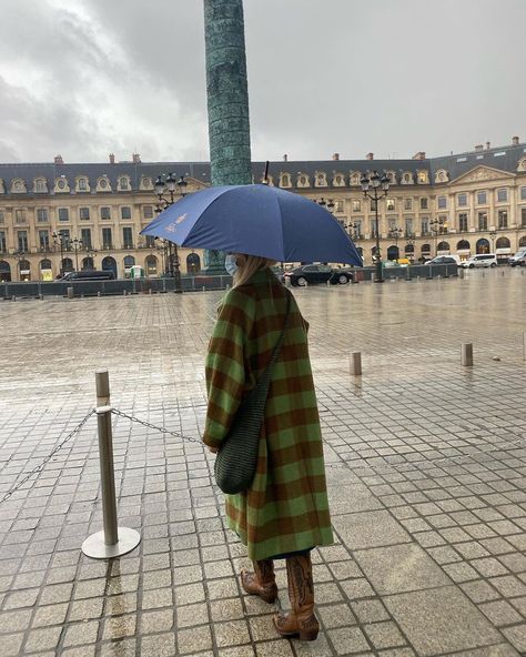 Ella Karberg Simonsen ⛵️🍁🏊 on Instagram: “☉ Mary Poppins ☉( ͡◒ ͜ʖ ͡◒)” Rain Fashion Outfit, Rainy Day Aesthetic Outfit, Raining Day Outfit, Silk Maison, Rainy Day Outfits, Rainy Day Outfit For Work, Rain Outfit, Day Outfits, Mary Poppins