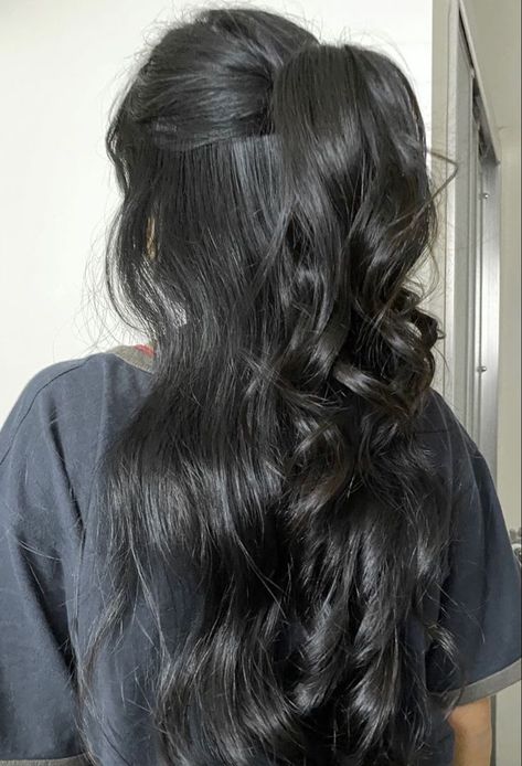 Long Black Hair Updo, 24 Inch Hair, Extension Styles, Black Wavy Hair, Black Hair Aesthetic, Latina Makeup, Work Fits, Yule Ball, Vlasové Trendy