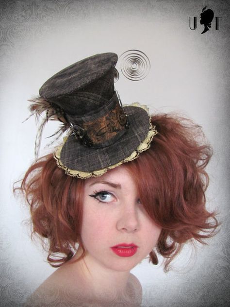 I like the little hat Moda Steampunk, Steampunk Hairstyles, Steampunk Top, Floral Fascinators, Steampunk Top Hat, Steampunk Hat, Fascinator Hairstyles, Steampunk Cosplay, Steampunk Wedding