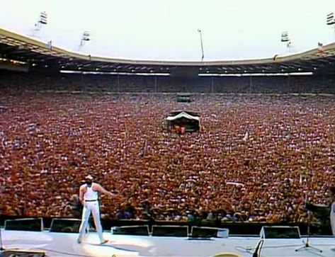 Freddie Mercury 1985 Hammer To Fall, Place In London, Bob Geldof, Live Aid, Happy News, We Are The Champions, Famous Musicians, Wembley Stadium, London Places