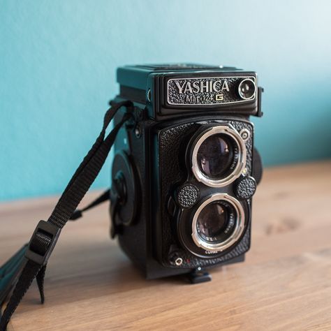 Yashica Mat 124g, Twin Lens Reflex Camera, Medium Format Photography, Kodak Ektar, Medium Format Camera, Free Photoshop Actions, Photographer Camera, Classic Camera, Light Leak