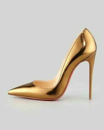 Golden Heels, Buty Marki Nike, Golden Shoes, High Heels Classy, Stiletto Heels Boots, Golden Colour, Shoes Heels Classy, Cute Shoes Heels, Heels Classy