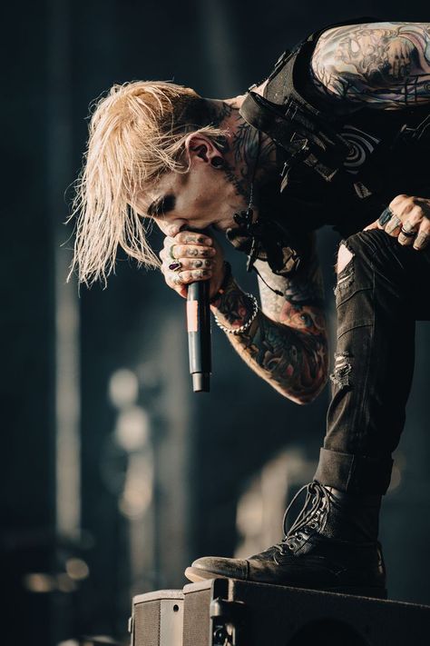 Metalcore Style, Face Melting, Miw Band, Metalcore Bands, Emo Men, Chris Motionless, Band Wallpapers, Motionless In White, Emo Kid