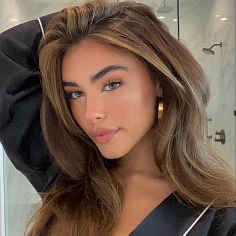 Hair Color For Tan Skin, Hair Color For Brown Eyes, Pale Skin Hair Color, Hair Color For Brown Skin, Hair Colour For Green Eyes, Tan Skin Blonde Hair, Madison Beer Hair, Honey Brown Hair, Brown Hair Inspo