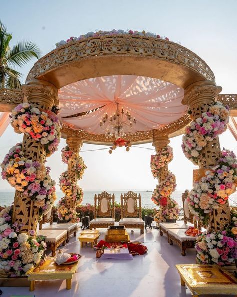 Phera Mandap Decor Outdoor, Beach Wedding Decorations Indian, Mandap Designs Indian Indoor, Traditional Hindu Wedding Decor, Manifest Wedding, Marriage Activities, Mandap Setup, Indian Beach Wedding, Hindu Wedding Decorations