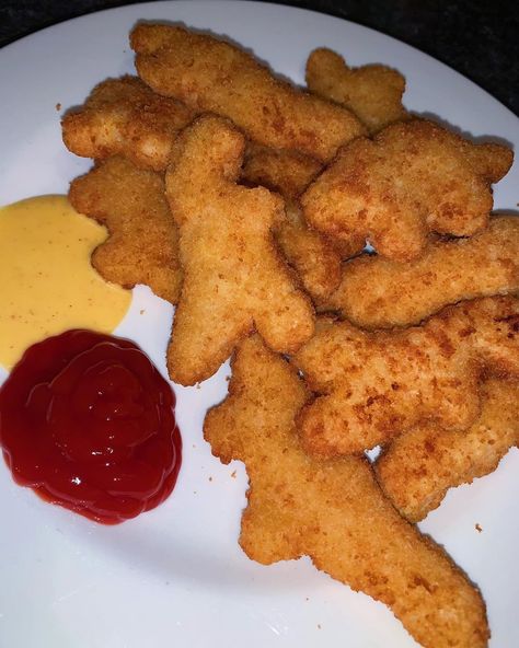 THESECARBSDONTCOUNT on Instagram: “Don’t lie, you (honey) MUSTard want to eat these Dino nuggets #thesecarbsdontcount” Dino Nuggets, Food Therapy, Yummy Comfort Food, Delicious Snacks Recipes, Honey Mustard, Food Obsession, Pretty Food, Food Cravings, I Love Food