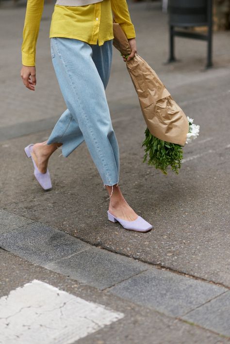 Purple Mules Outfit, Purple Flats Outfit, Lilac Heels Outfit, Purple Shoes Aesthetic, Purple Heels Outfit, Heeled Mules Outfit, Heel Mules Outfit, Purple Shoes Outfit, Mule Shoes Outfit