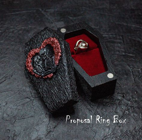 "★Personalized Coffin Ring Box with Heart for Engagement★  ✔️Product Description: Introducing our Handmade Black Coffin Ring Box with Heart for Engagement, a stunning piece of custom Gothic decor that is perfect for proposals and special occasions. Crafted from natural oak and painted in an elegant black finish, this ring box features a unique design on its lid. Against the backdrop of a vibrant red heart, two skeletons are depicted embracing, symbolizing a love that has stood the test of time. Gothic Proposal Ideas, Coffin Ring Box, Gothic Proposal, Gothic Interior Decor, Ring Box Wedding Diy, Goth Winter, Two Skeletons, Black Ring Box, Gothic Interior