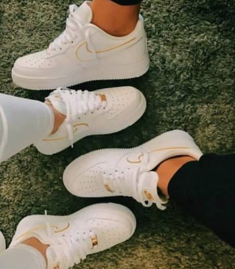 Matching Nike Shoes For Couples, Matching Couple Shoes, Matching Shoes For Couples, Couple Shoes Matching, Cortez Shoes, Couple Sneakers, Shoes Chanel, Cute Nike Outfits, Nike Fashion Shoes