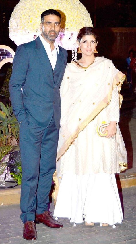 Akshay Kumar And Twinkle, Akshay Kumar Style, Reception Entertainment, Twinkle Khanna, Bollywood Photos, 90s Bollywood, Akshay Kumar, Jacqueline Fernandez, Silver Fox