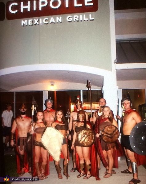 The 300 Spartans Group Costume - Halloween Costume Contest via @costume_works Spartan Women Costume, Spartan Halloween Costumes, Gladiator Costume Diy, Halloween Costume Creative, 300 Costume, Creative Diy Costumes, Spartan Costume, Gladiator Costume, 300 Spartans