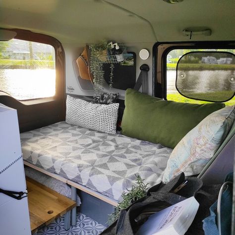 Mini van ideas Mini Van Decoration Ideas, Simple Van Life, Mini Van Life, Minivan Living, Caravan Layout, Mini Van Camper, Minivan Life, Wyoming Camping, Micro Van