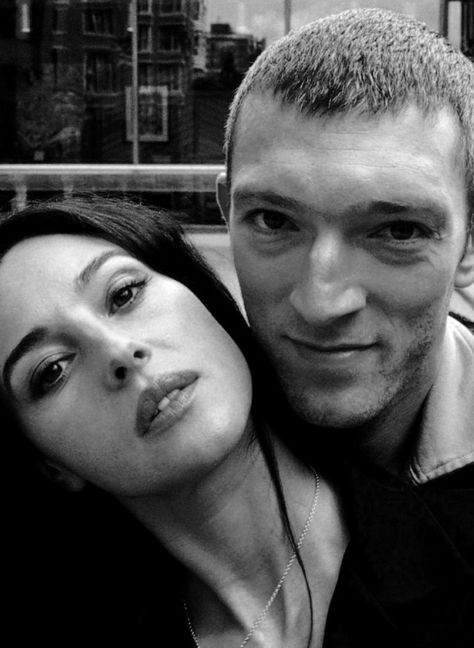 Monica Bellucci & Vincent Cassel (love lost) Vincent Cassel Monica Bellucci, Vincent Cassel, Natalia Vodianova, Italian Actress, Famous Couples, Monica Bellucci, Fun Couple, Heidi Klum, Couple Aesthetic