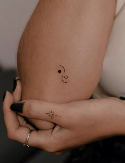 30 Birthday Tattoo Ideas, Fine Line Tattoo Yin Yang, Duality Tattoo Ideas Symbols, Best Friend Small Tattoos, Women Hip Tattoos, Ying And Yang Tattoo, Aesthetic Small Tattoos, Sisters Tattoo Ideas, Inner Child Tattoo