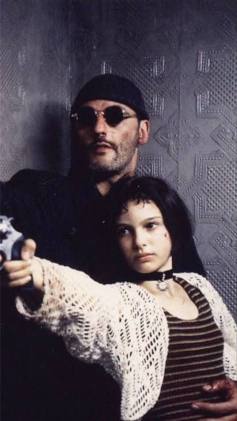 Leon Matilda, Mathilda Lando, The Professional Movie, Leon The Professional, Jean Reno, Image Film, Film Images, Gary Oldman, Model Poses Photography