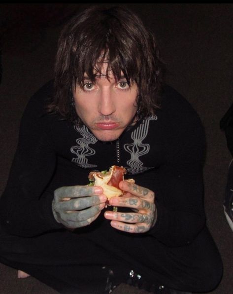 Shadow Moses, Oli Sykes, Nom Nom Nom, Oliver Sykes, Bring Me The Horizon, Concert Photography, Emo Bands, Racoon, Attractive People