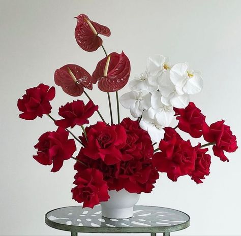 Small Red Floral Centerpieces, Red And White Flowers Aesthetic, Red Floral Arrangements, White Orchid Centerpiece, Orchid Wedding Theme, Red Flower Arrangements, Monochromatic Flowers, Red Rose Arrangements, Red Centerpieces