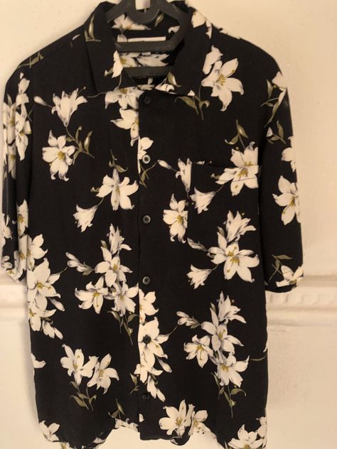 Flowering vintage Mr Mcgregor, Black Floral Shirt, Black Hawaiian Shirt, Black Flowers, Flower Shirt, Classy Nails, Floral Vintage, Vintage Shirt, Black Bodysuit