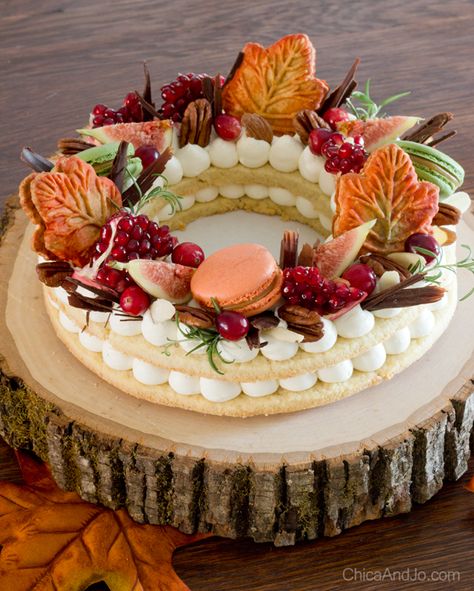 Thanksgiving Bakery Ideas, Cream Tart Cake, Tart Cakes, Thanksgiving Basket, Seasonal Cakes, Dessert Fall, Cream Tarts, Letter Cakes, Tart Cake