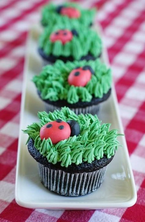 Hey there, little lady(bug)! - Bake at 350° Cupcakes Bonitos, Bug Cupcakes, Ladybug Cupcakes, Book Cupcakes, Ladybug Birthday Party, Decorated Cookies Tutorial, Creative Cupcakes, Ladybug Birthday, Ladybug Party