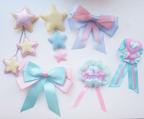 Two dangly and glittery star hairclips. Two bow brooches and two decked our pastel rosette looking badges. Draw Outfits, Milky Planet, Decora Hair, Fairy Kei Accessories, Kawaii Brooch, Pastel Academia, Desired Wardrobe, Decora Harajuku, Kawaii Hair Clips