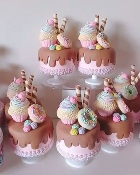 Candy Decorations Diy, Love Pastel, Fake Food Props, Fake Bakes, Small Cakes, Dessert Candles, Candy Decorations, Food Props, Ice Cream Birthday