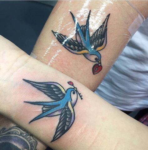 Traditional Love Birds Tattoo, Sparrow Tattoo For Couples, Bluebird Tattoo Traditional, Matching Sparrow Tattoos, Couple Bird Tattoos, Matching Bird Tattoos, Love Birds Tattoo, Love Bird Tattoo Couples, Bird Tattoos Arm