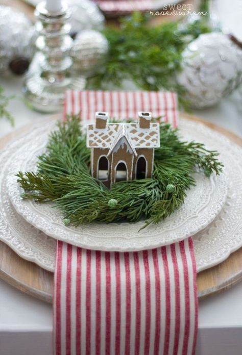 Christmas Table Setting, Christmas Dinner Table, Christmas Place, Christmas Tablescape, Christmas Tablescapes, Christmas Tea, Christmas Table Settings, Noel Christmas, Christmas Centerpieces