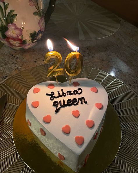 Birthday libra zodiac aesthetic birthday girl september fall szn winter Geburtstag queen cake pink white coquette Libra Zodiac Aesthetic, Libra Birthday Cake, Libra Queen, Zodiac Aesthetic, Queen Cake, Fall Szn, September Fall, White Coquette, Libra Birthday