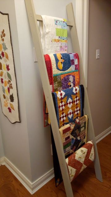 Quilt, Knit, Run, Sew: My New Quilt Ladder Quilt Ladder Display, Ladder For Quilts Display Ideas, Quilts On Ladders, Quilt Ladder Diy, Wall Mounted Quilt Ladder, Quilt Rack Diy, Ladder Quilt Rack, Blanket Ladder Dimensions, Blanket Stand Quilt Racks