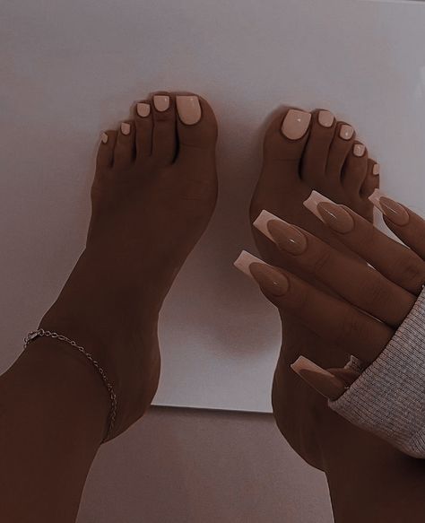 Toe Nails And Nails Matching, Hand And Feet Nails Matching, Matching Nails, Feet Nail Design, Gel Toe Nails, Acrylic Toes, Acrylic Toe Nails, Black Acrylic Nails, Cute Toe Nails