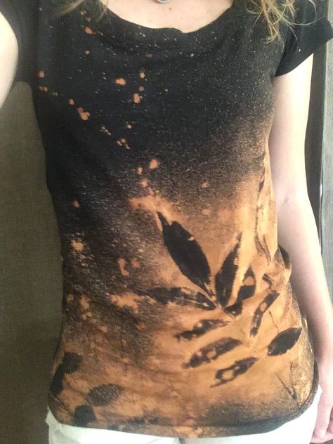 Bleach Pen Shirt, Bleach Designs, Bleach Painting, Bleach Shirt Diy, Bleach Dye Shirts, Bleaching Clothes, Bleach Shirt, Boho Punk, Hoodie Diy