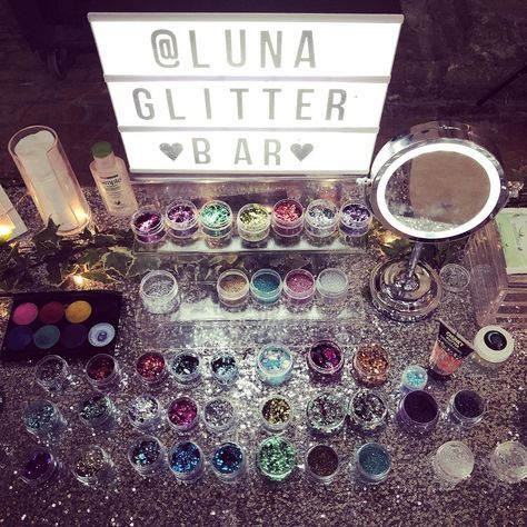 Girls N Glitter Party Theme, Gliter Bar Stand, Glitter Bar Wedding, Glitter Bar Party, Glitter Bar Ideas, Glitter Themed Party, Glitter Station, Stand Glitter, Glitter Bachelorette Party