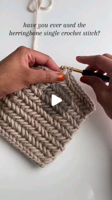 Friends Crochet, Crochet Game, Knitting Aesthetic, Crochet Braid Styles, Herringbone Stitch, Knitting Patterns Free Cardigans, Crochet Clothes For Women, Crochet Stitches Video, Summer Dresses For Wedding Guest