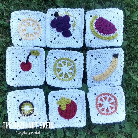 Enjoying the Salad – Fruit Salad CAL Part 5 – The Hazelnut Skein Banana Granny Square, Crochet Fruit Blanket, Food Granny Square, Fruit Granny Square, Fruit Crochet, Crochet Feather, Elegant Food, Salad Fruit, Crochet Fruit