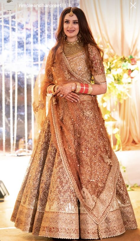 Golden Lehenga Color Combos, Reception Indian Outfit, Latest Bridal Lehenga Designs, Best Indian Wedding Dresses, Lehenga Saree Design, Latest Bridal Lehenga, Wedding Lehenga Designs, Traditional Blouse Designs, Indian Bride Outfits