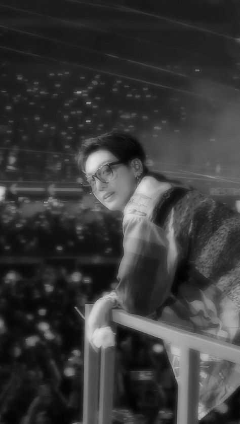 Jungkook Blurry Photos, Jungkook Blurry Aesthetic, Blur Pic, Cute Glasses Frames, Blur Photo, Concert Aesthetic, Ghost Pictures, Cute Glasses, Jung Kook