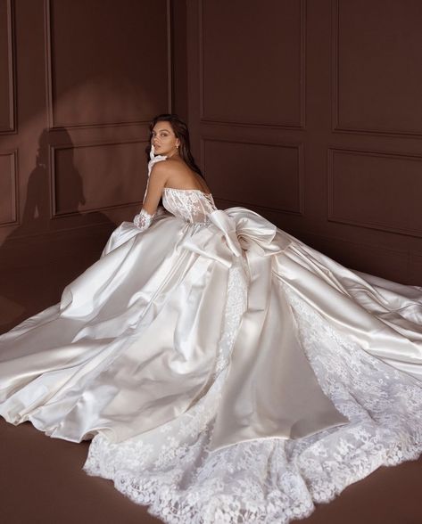 Pnina Tornai Ball Gown, Satin Ball Gown, Bow Wedding Dress, Couture Bridal Gowns, Pnina Tornai, Kleinfeld Bridal, Pretty Wedding Dresses, Lace Bride, Fancy Wedding Dresses