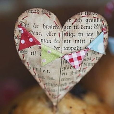 Book Page Valentine Crafts, Page Crafts, Vintage Valentine Crafts, Crafts Valentines, Old Page, Vintage Pages, Book Page Crafts, Diy Valentines Decorations, Fabric Hearts