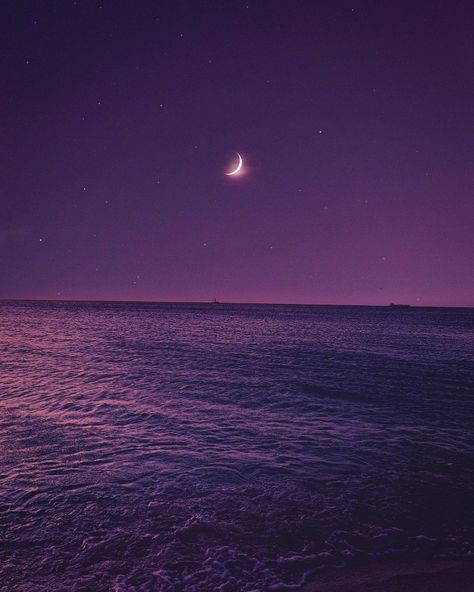 📸: floatingheavy Beach Purple Aesthetic, 4 Morant, Barren Wasteland, Dark Beach, Sunset Vibes, Moon Aesthetic, Purple Sunset, Aesthetic Purple, The Moon Is Beautiful