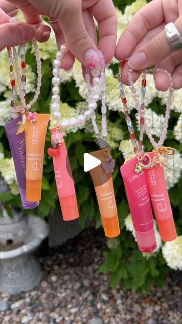 addison theobald on Instagram: "keychain lipgloss 🫶🏼🎀 #lipglosskeychain 
#lipbalm #diykeychain
#lipgloss" How To Make A Lip Gloss Keychain, Diy Keychain, Lip Balm, Lip Gloss, Instagram