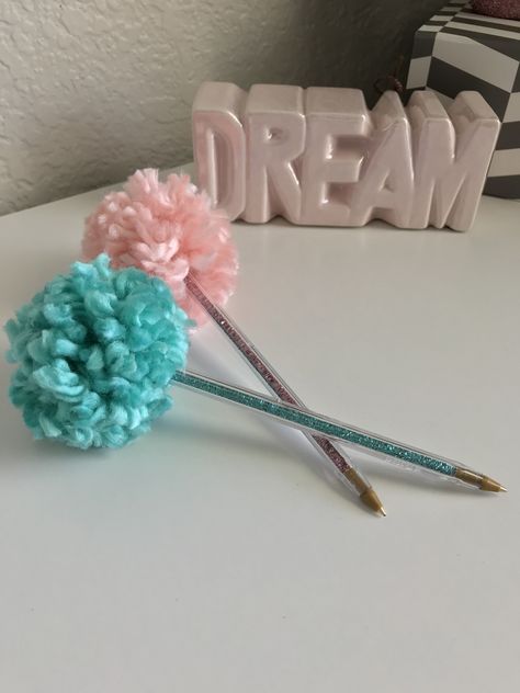 Pom Pom glitter pens diy School Kids Crafts, Pen Craft, Pen Diy, Diy Weaving, Glitter Pens, School Kids, Aesthetic Design, Kids Crafts, Diy And Crafts