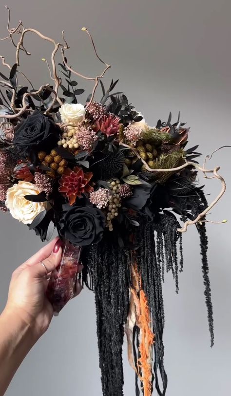 Gothic Dried Flower Arrangement, Dark Floral Arrangements, Dark Wedding Bouquet, Belladonna Flower, Halloween Flower Arrangements, Beetlejuice Wedding, Vampire Wedding, Disco Wedding, Gothic Flowers